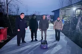 罕见！信阳一男子下班路上发现的，这是啥？图片