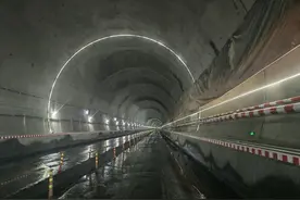 西十高铁湖北段轩家坪隧道顺利贯通图片