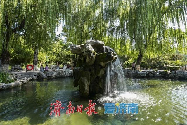 一年四季 泉在济南丨泉水欢腾！“月牙飞瀑”景观进入高光时刻