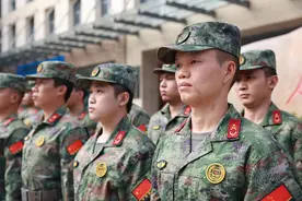 新装，亮相！吉华民兵斗志昂扬图片