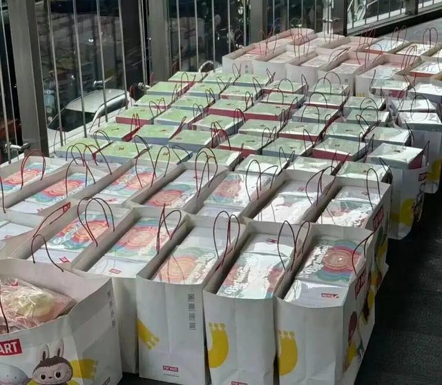 从1478元暴跌至632元！几个月前爆火，如今部分款已跌破原价	，有黄牛称：暂缓收购