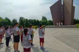 化身“钢枪卫士”，松江中小学生开启热血铸魂红色之旅图片