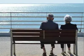 初代丁克已迈入老年，直面人生三连问“后悔吗？”“孤独吗？”“老了怎么办？”图片
