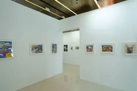 复旦附中的小画家们在外滩办画展，艺术教育培育一双双发现美的眼睛图片
