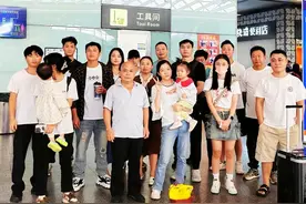 粤黔协作|19名赫章老乡免费乘高铁回家过中秋图片