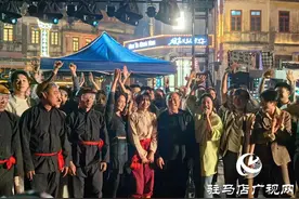 确山打铁花绽放广东图片