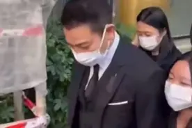 刘德华携妻子朱丽倩、女儿刘向蕙参加父亲丧礼图片