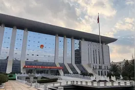 云南一男子持刀致邻居3死1重伤案二审开庭 一审曾被判死刑图片