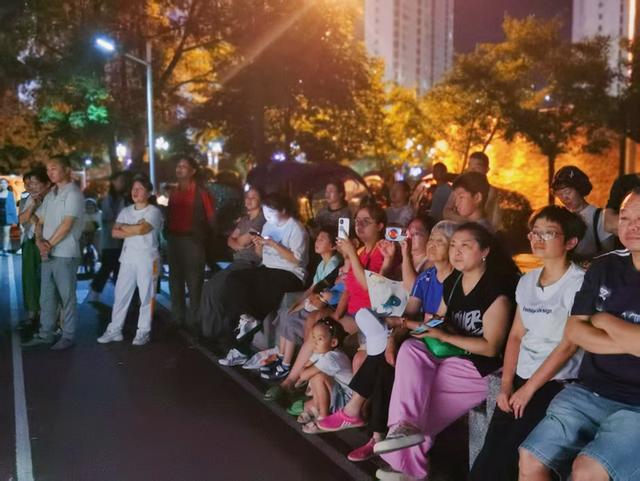 贵州平坝：从“白天避暑”到“夜间嗨玩”暑期“夜经济”升温 烟火气升腾