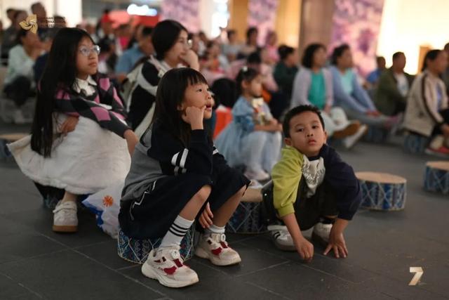 HI~看电影吗？吹海风 看星空那种！