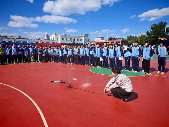 百场科技进校园！东方航天港携手开发区一中，带领学子解锁火箭奥秘