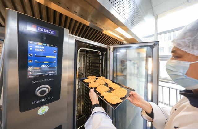 告别校外供餐！北京所有中小学明年底将实现校内食堂供餐