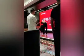 装饰公司回应“用皮带抽打员工视频”：已在调查视频封面