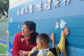 垃圾分类“大课堂”融入娃娃“小课堂”图片