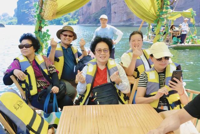 吉隆坡直飞首航抵赣！首站打卡龙虎山，遇见山水秘境！