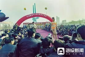 见证——光影里的新中国丨从蓝衣到泳装：中国服装文化的开放之路图片