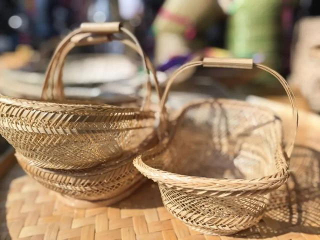 芒市丙午街竹编店搭上文旅“快车”