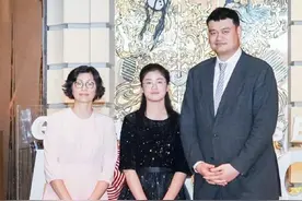 姚明14岁女儿一亮相就惊人图片