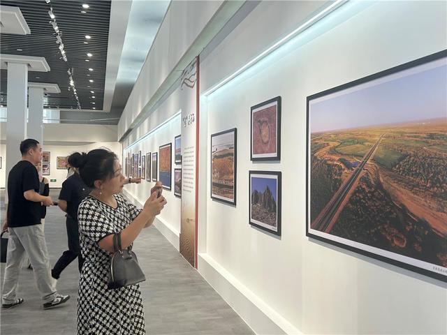 世界遗产“巴丹吉林沙漠—沙山湖泊群”带来文旅收入21.92亿元