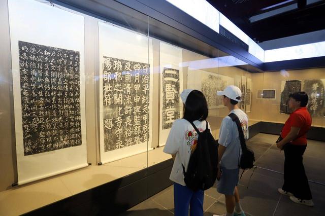 江苏苏州：摩崖石刻拓片联合展览举行