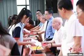 铜匠父子14年捐资助学上千万元 善举源于两片猪肝图片