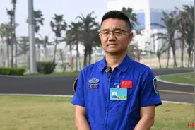 天舟八号“01”指挥员：随着国家航天事业越来越强大，相信会有更多人担任“01”图片