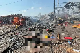 老挝一中国商铺爆炸 亲历者：几公里外玻璃被震碎，旁有煤气店图片