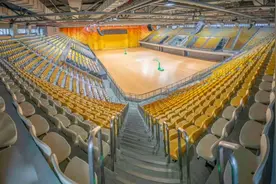 不懂就问，在学校里看CBA是什么体验？图片