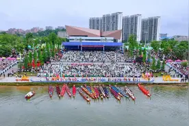 湖南衡阳市第二届职工龙舟竞渡赛开赛图片