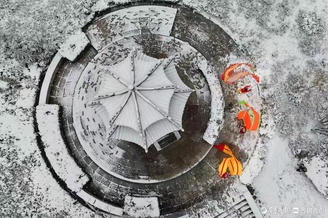 华山冬雪舞祥龙