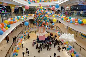 蛇年春节商圈经济红火 餐饮游乐“热辣滚烫”图片