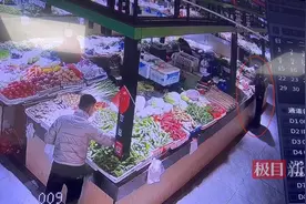 粗心保安遗落6000余元现金 ，好心摊主发现后“完璧归赵”图片