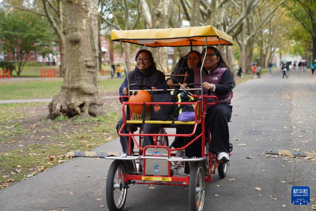 纽约秋日节吸引游人