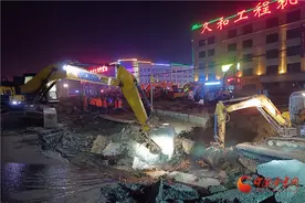兰州公路事业发展中心紧急抢修九合塌陷道路图片