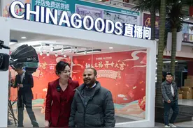 憋坏了的外商迫不及待看样品下订单， “世界商圈”义乌用一盘好货喜迎全球客商图片