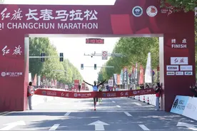 刚刚，半马冠军诞生！图片