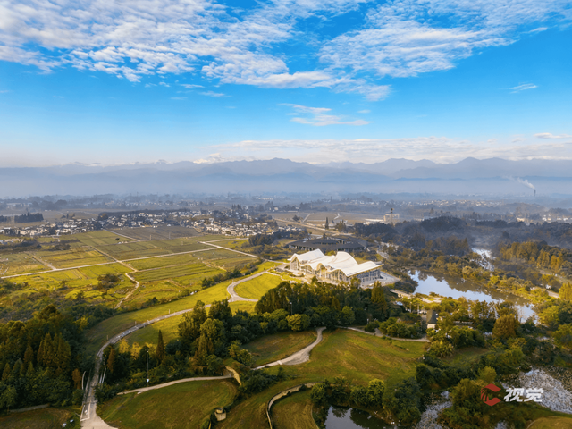 C视觉·遥望雪山(58)丨久违冬日暖阳 成都今晨再见雪山