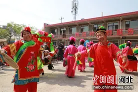 河北孟村“四季村晚”热闹上演图片