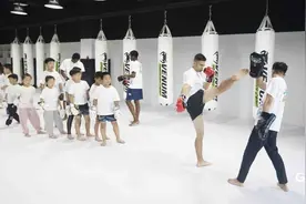 青岛拳击馆上架“热辣滚烫训练营”图片