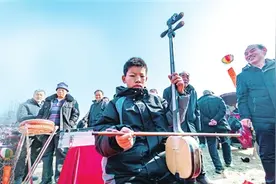 内容有创意，艺人更年轻，来感受今年马街书会的“新”氛围 说新唱新 麦田中开启文化接力图片