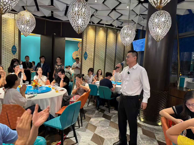 从天山到新加坡河畔，这届新疆老乡把“团圆”拿捏了！