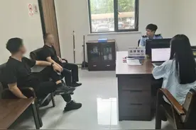 湖南法治报头版报道，长沙麓谷派出所！图片