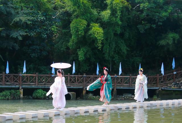 福鼎前岐：花果织锦绣 古村焕新颜