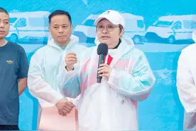 韩红再回成都做公益，捐赠物资总价值731万图片