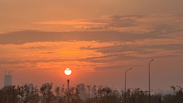 北京晚霞铺满天，绝妙美景赏心悦目