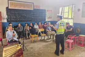 阎良交警：“四朵金花”唱交规 ，交通安全“种”进心窝图片