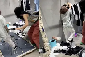 上海一房东老太被曝打砸服装店，市场方称租约到期后其想翻倍涨租金，警方已受理此案视频封面