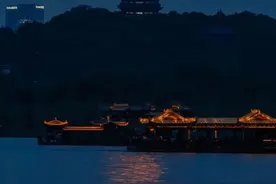 浙江宣传丨至少我们看着同一个月亮图片