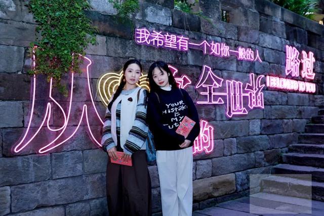 铁路单位携手60名单身青年开启城市文化交友之旅