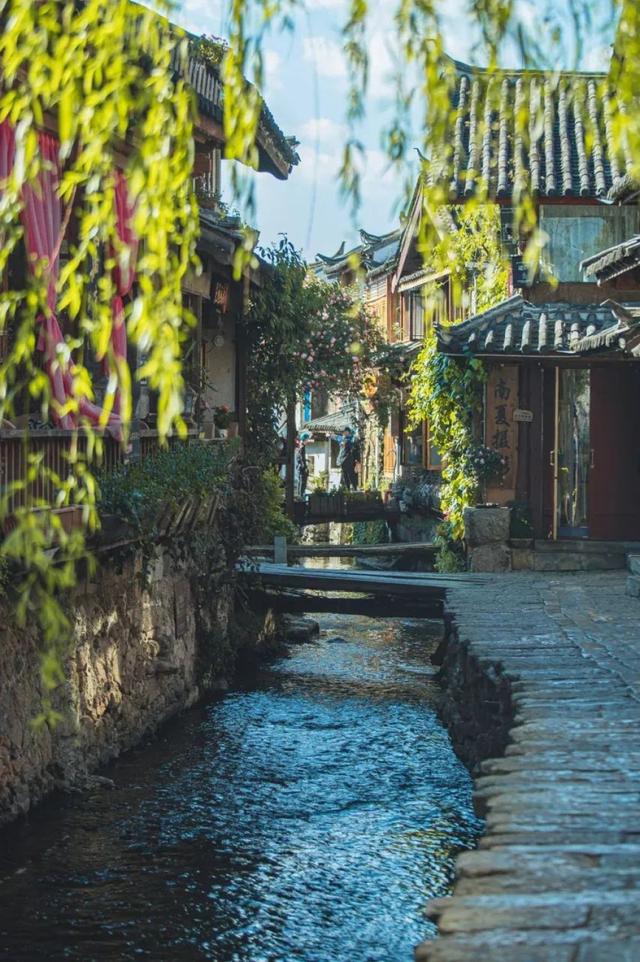 你若提笔，如何去写丽江夏日诗行？